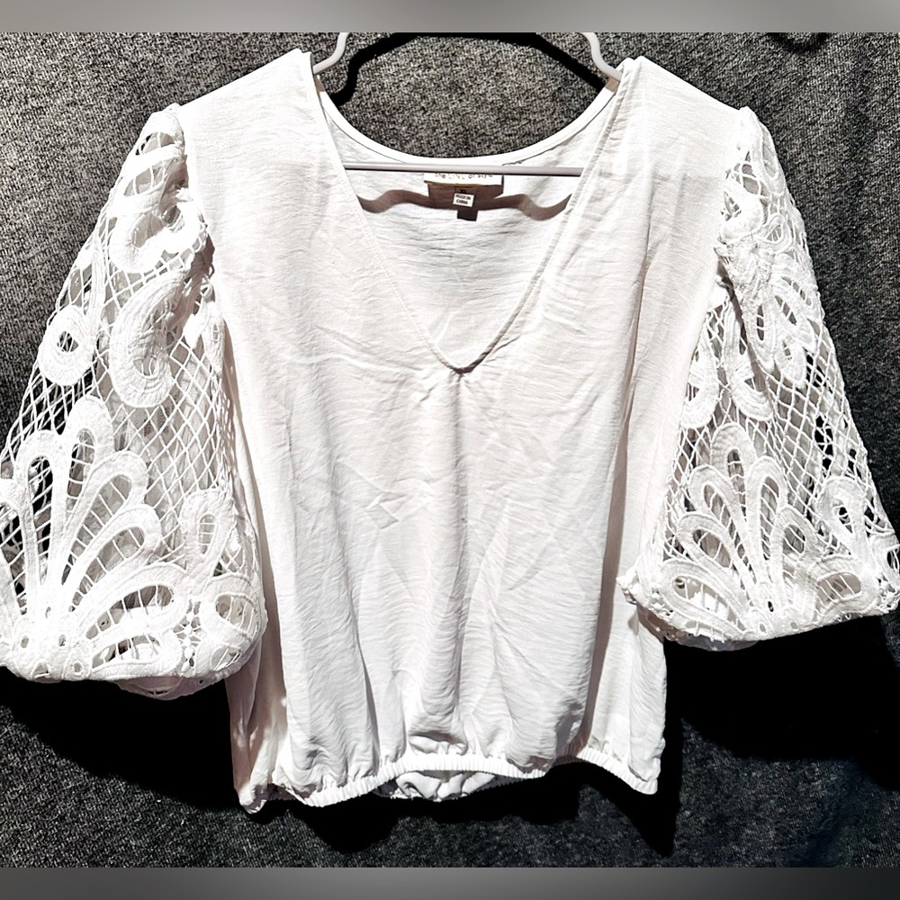Line Of Style Women’s White V Neck Puffy Crochet Sleeve Top Size XL New w/o Tags